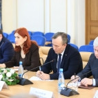 
											Губернатор Вадим Шумков предложил ввести в образовательную программу единый курс "Воспитание"									