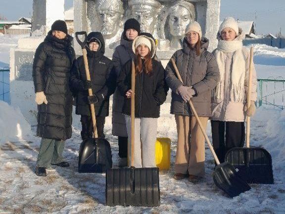 Дети в Курганской области вооружились лопатами и расчистили снег Дети в Курганской области вооружились лопатами и расчистили снег