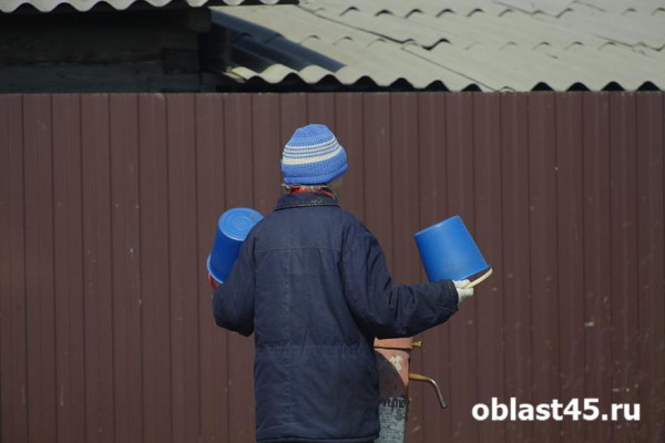 В курганском микрорайоне Северном без воды остались школа и десятки домов
