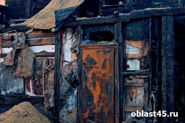 В селе Курганской области при пожаре погибла женщина