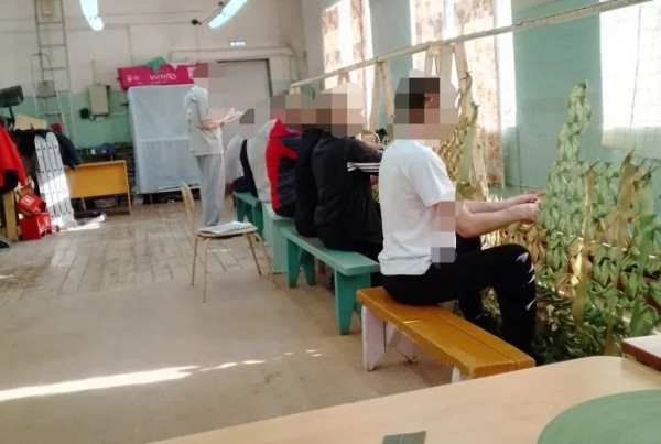 Терапия плетением: в Кургане пациенты психоневрологической больницы лечатся, помогая фронту Терапия плетением: в Кургане пациенты психоневрологической больницы лечатся, помогая фронту
