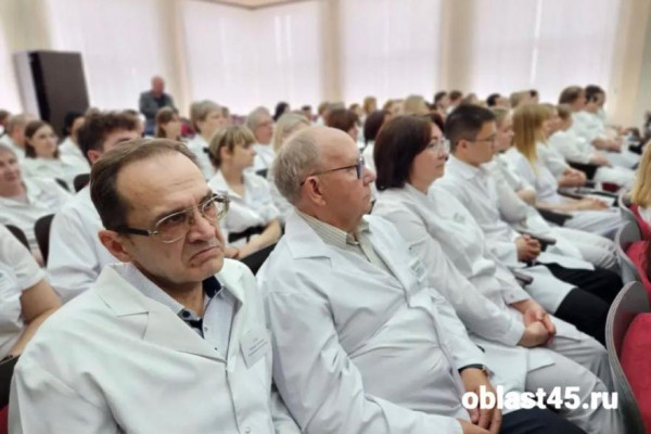 &laquo;Вы все точно ангелы в белых халатах&raquo;: Матвиенко поблагодарила курганских врачей
