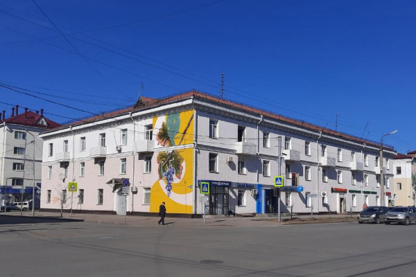 В центре Кургана снесут сталинку с муралом и деревянную двухэтажку В центре Кургана снесут сталинку с муралом и деревянную двухэтажку
