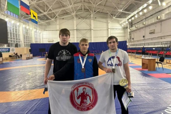 Курганские борцы взяли золото на чемпионате России в Сургуте