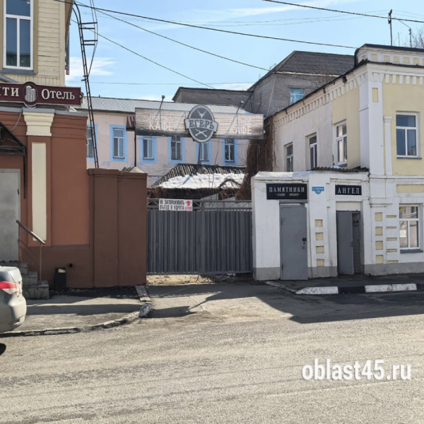 Лингвистический детокс: как Курган избавляется от вывесок на латинице Лингвистический детокс: как Курган избавляется от вывесок на латинице