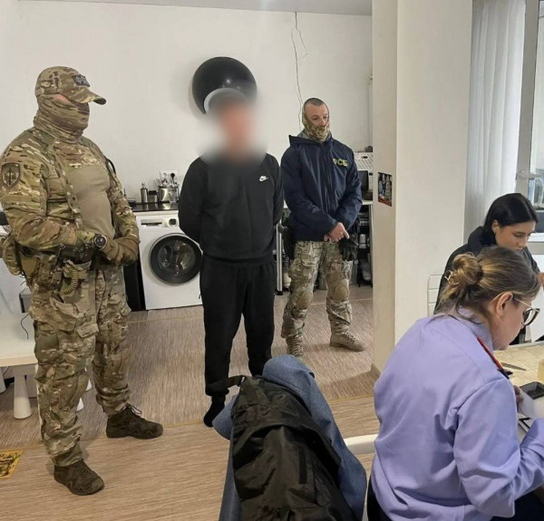 ФСБ задержала курганских бизнесменов, которые похитили 60 млн рублей ФСБ задержала курганских бизнесменов, которые похитили 60 млн рублей
