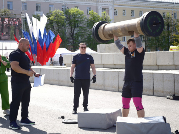 Настоящие титаны: в Кургане прошёл чемпионат по силовому экстриму Настоящие титаны: в Кургане прошёл чемпионат по силовому экстриму
