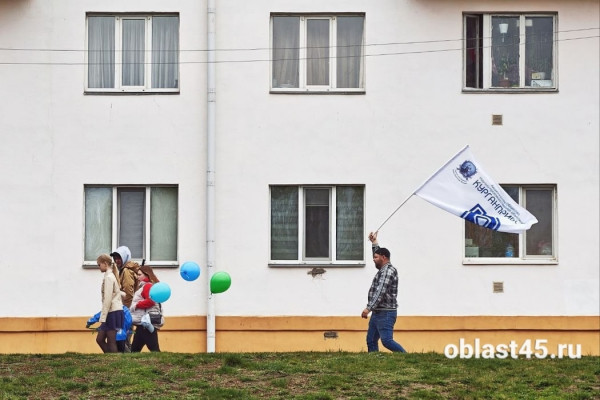 Курганцы отмечают 1 Мая в Центральном парке культуры и отдыха Курганцы отмечают 1 Мая в Центральном парке культуры и отдыха