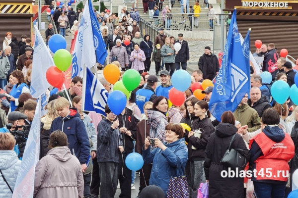 Курганцы отмечают 1 Мая в Центральном парке культуры и отдыха Курганцы отмечают 1 Мая в Центральном парке культуры и отдыха