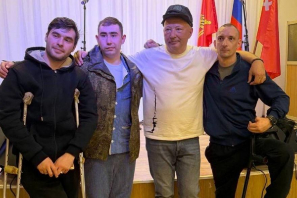 Уроженец Кургана Юрий Гальцев выступил перед бойцами в военном госпитале
