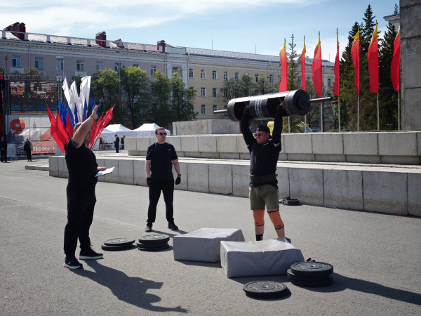 Настоящие титаны: в Кургане прошёл чемпионат по силовому экстриму Настоящие титаны: в Кургане прошёл чемпионат по силовому экстриму