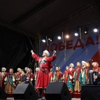 С большим успехом в Городе трудовой доблести Кургане на центральной площади прошёл концерт Кубанского казачьего хора
С большим успехом в Городе трудовой доблести Кургане на центральной площади прошёл концерт Кубанского казачьего хора