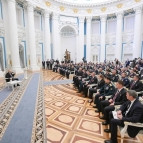 Президент России Владимир Путин встретился с выпускниками первого потока федеральной кадровой программы «Время героев»
Президент России Владимир Путин встретился с выпускниками первого потока федеральной кадровой программы «Время героев»