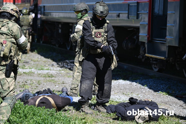 В Кургане силовики штурмовали вагон на антитеррористических учениях