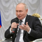 Президент России Владимир Путин встретился с выпускниками первого потока федеральной кадровой программы «Время героев»
Президент России Владимир Путин встретился с выпускниками первого потока федеральной кадровой программы «Время героев»