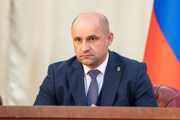 Полпред Артём Жога поздравил уральцев с 81-й годовщиной Великой Победы