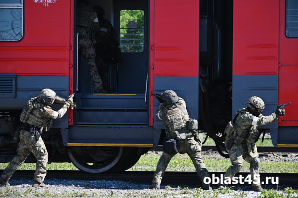 В Кургане силовики штурмовали вагон на антитеррористических учениях
