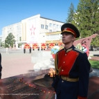 
											В День памяти и скорби в Кургане состоялась церемония возложения цветов к Вечному огню									