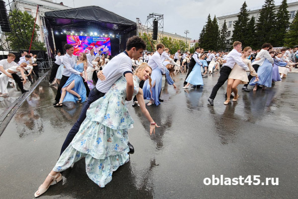Курган отметил День молодёжи и Фестиваль выпускников в прямом эфире &laquo;Область 45&raquo;