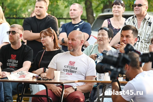 «Стенка на стенку»: команда Кургана одержала победу в юбилейном турнире по рукопашному бою «Стенка на стенку»: команда Кургана одержала победу в юбилейном турнире по рукопашному бою
