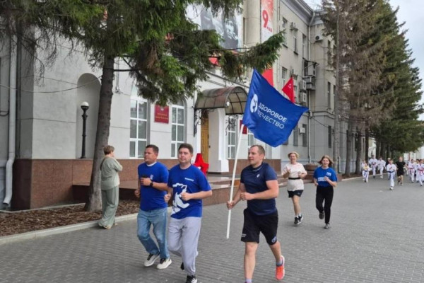 В центре Кургана прошёл массовый забег ко Дню России