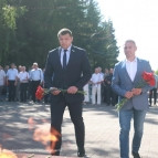 
											В День памяти и скорби в Кургане состоялась церемония возложения цветов к Вечному огню									