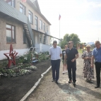 
											Губернатор Вадим Шумков в рамках рабочего выезда в Каргапольский округ проконтролировал ход ремонта дорог и школы в селе Житниковское									
