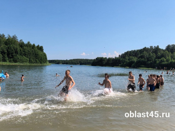 Вместо душных залов - на пляж: курганские спортсмены превратили Голубые озёра в тренировочную базу