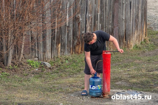 В курганском микрорайоне Глинки из‑за аварии отключили холодную воду