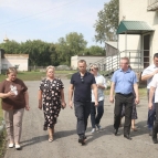 
											Губернатор Вадим Шумков в рамках рабочего выезда в Каргапольский округ проконтролировал ход ремонта дорог и школы в селе Житниковское									