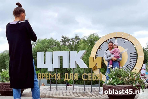 В курганском ЦПКиО начали чистить Битёвку от ряски В курганском ЦПКиО начали чистить Битёвку от ряски