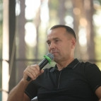 
											Губернатор Вадим Шумков оценил работы по благоустройству лагеря &laquo;Романтика&raquo; и пообщался с детьми с подшефных территорий ЛНР									