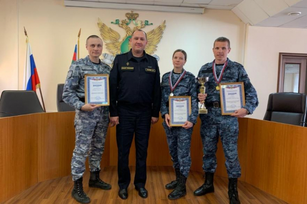 Курганские приставы завоевали золото на чемпионате УрФО по служебному двоеборью Курганские приставы завоевали золото на чемпионате УрФО по служебному двоеборью