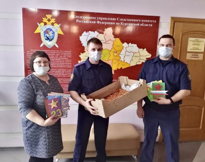 Воспитанники Введенского детского дома поздравили сотрудников следственного управления с Днем защитника Отечества
