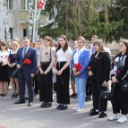 Заместитель главы региона Наталья Кирилова рассказала школьникам о героях-земляках
Заместитель главы региона Наталья Кирилова рассказала школьникам о героях-земляках