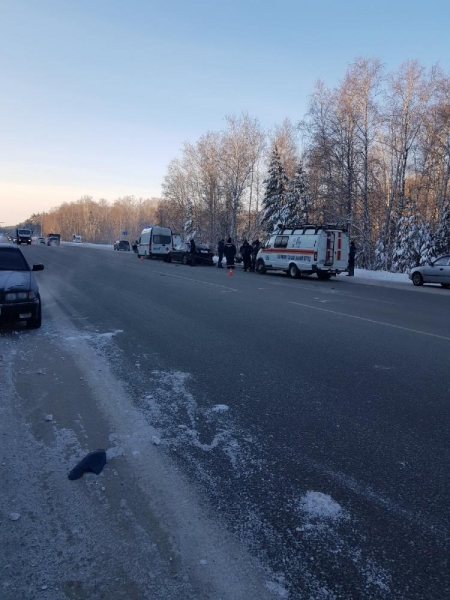 В курганском микрорайоне произошла тройная авария. Два человека травмированы