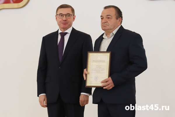 За снабжение СВО зауральских промышленников наградили грамотами Минпромторга