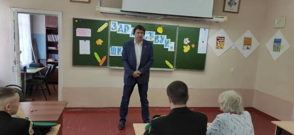 В Кургане врач рассказал школьникам о становлении личности 