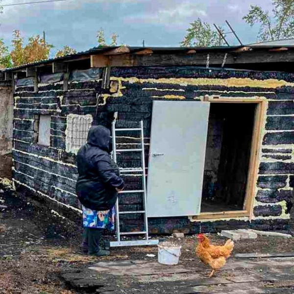 В Курганской области сотрудник МЧС во время отпуска спас людей от пожара 