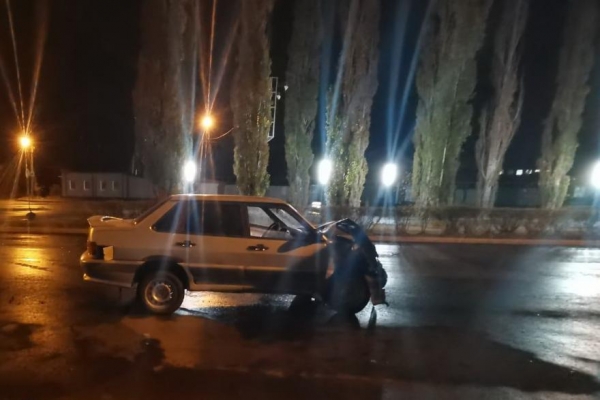 В Шадринске два автомобиля не разъехались ночью на перекрестке
