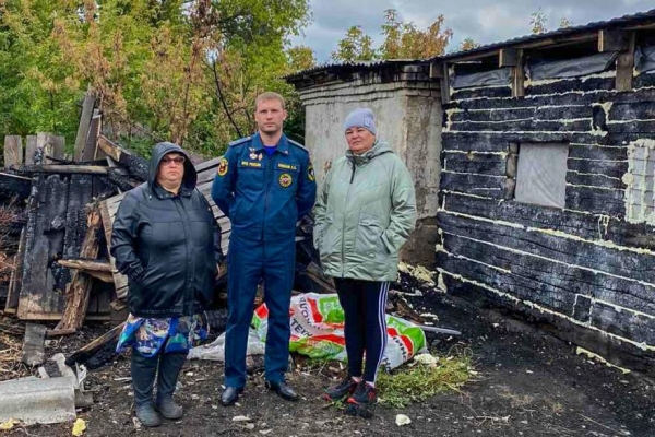 В Курганской области сотрудник МЧС во время отпуска спас людей от пожара 