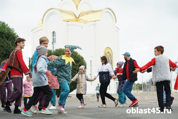 Курганцы лакомились на третий Спас мёдом, орехами и праздничной выпечкой
