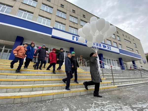  Курганские школьники запустили в небо больше 200 шаров