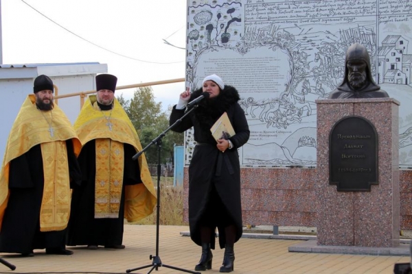 В Кургане освятили памятник Далмату Исетскому В Кургане освятили памятник Далмату Исетскому