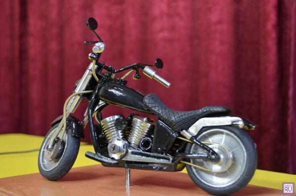 Осужденный из курганской колонии №6 изготовил мини-копию мотоцикла Harley-Davidson
