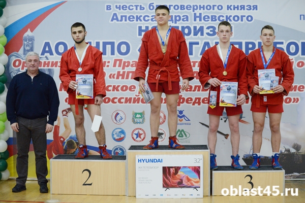 На турнире по самбо в Кургане определили обладателей путёвок на первенство страны На турнире по самбо в Кургане определили обладателей путёвок на первенство страны