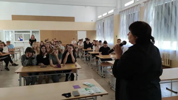 В Кургане врач рассказал школьникам о становлении личности 