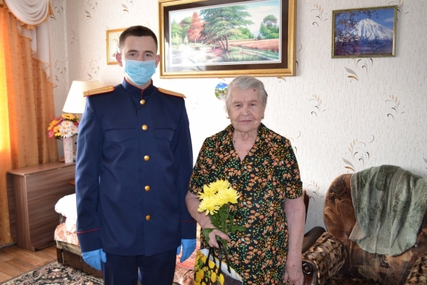 Сотрудники регионального следственного управления  поздравили  пожилых людей с праздником 