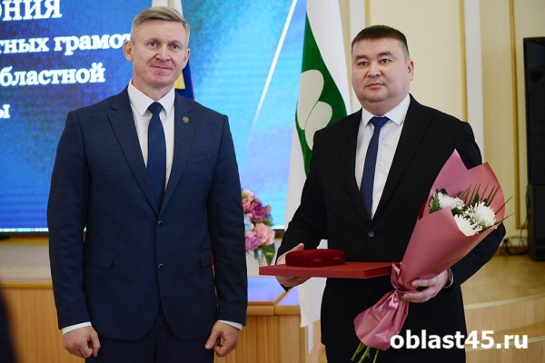 Промышленникам, механизаторам и врачам вручили почетные грамоты Курганской облдумы 