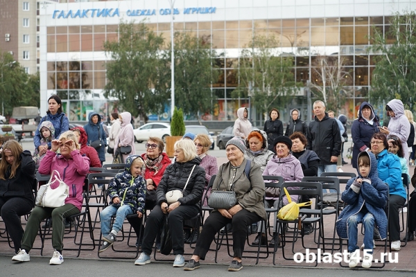 Курганцы лакомились на третий Спас мёдом, орехами и праздничной выпечкой